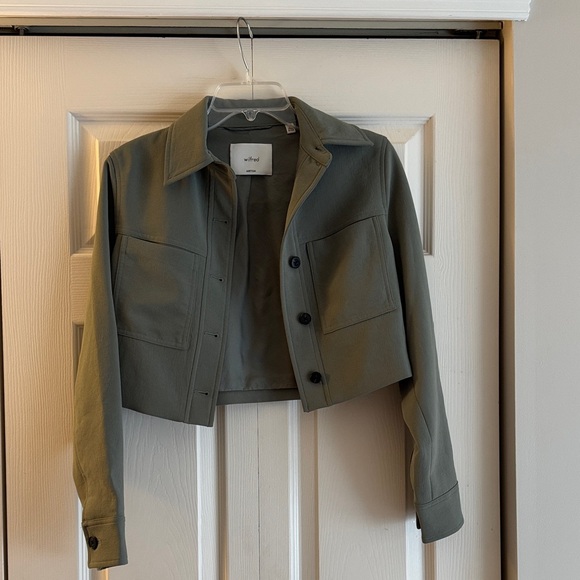 Aritzia Jackets & Blazers - Aritzia Little Cropped Jacket in Creppette